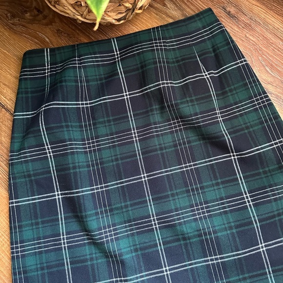 LOFT Green and Black Plaid Mini Skirt - Picture 5 of 7